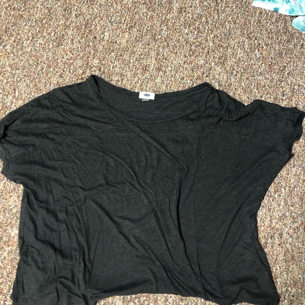 gray t-shirt